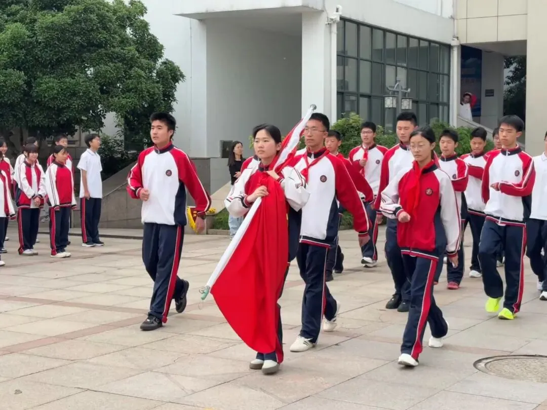 红色校园 | 感恩母校铭记师恩 逐梦中考不负韶华 —— 文津中学举行初三学子最后一次升旗仪式-第2张图片-四季读书网 红色校园 | 感恩母校铭记师恩 逐梦中考不负韶华 —— 文津中学举行初三学子最后一次升旗仪式-第2张图片-四季读书网