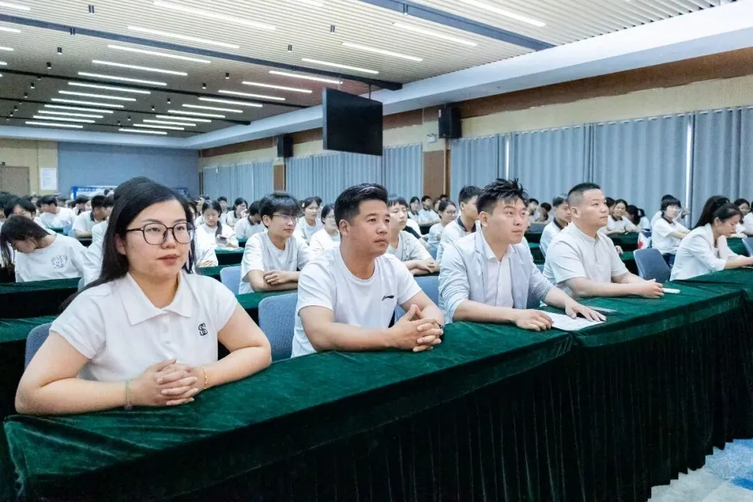 决战中考 逐梦前行 | 聊城水城双语学校圆满举办2023级中考决胜壮行会-第26张图片-四季读书网 决战中考 逐梦前行 | 聊城水城双语学校圆满举办2023级中考决胜壮行会-第26张图片-四季读书网