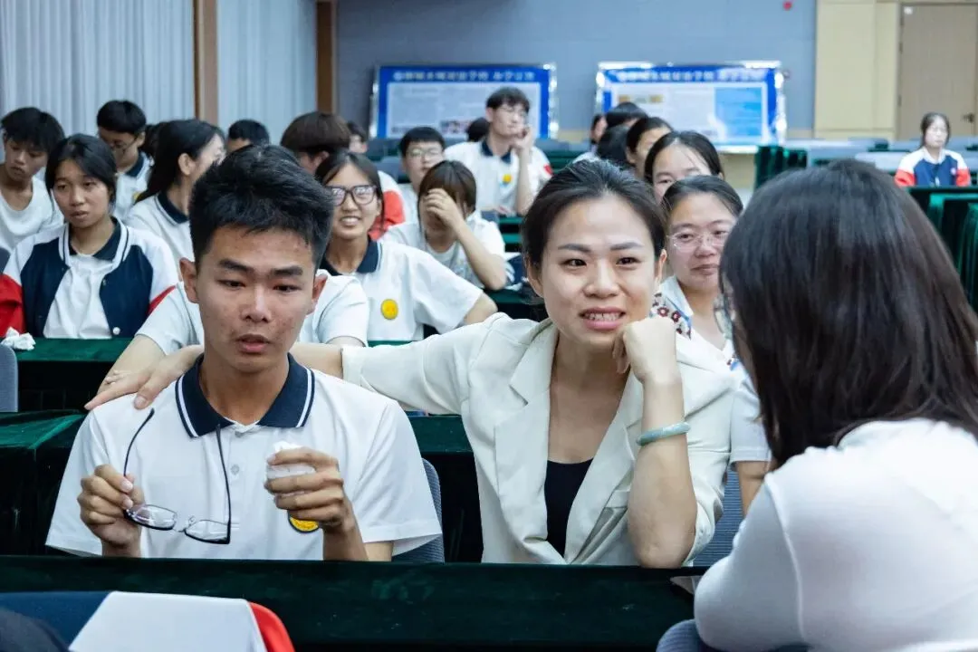 决战中考 逐梦前行 | 聊城水城双语学校圆满举办2023级中考决胜壮行会-第45张图片-四季读书网 决战中考 逐梦前行 | 聊城水城双语学校圆满举办2023级中考决胜壮行会-第45张图片-四季读书网
