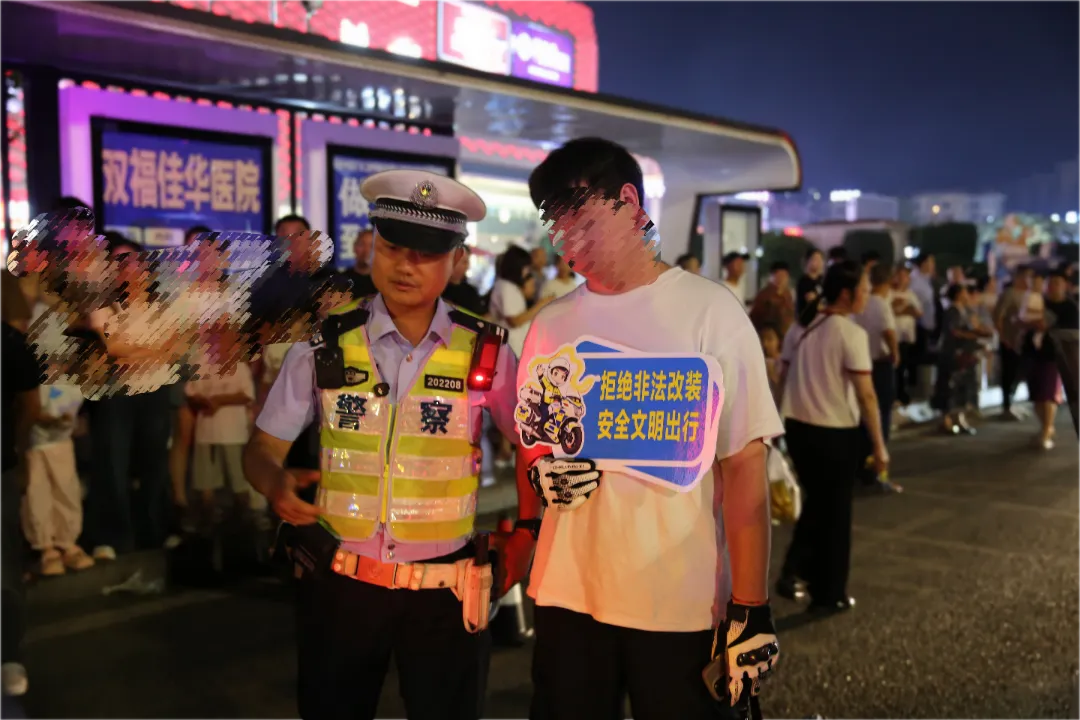 江津交警全力开展交通整治 静音护航中考-第4张图片-四季读书网 江津交警全力开展交通整治 静音护航中考-第4张图片-四季读书网
