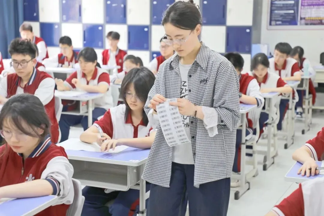 全真模拟考!工业经济高二学子提前“迈”高三!-第10张图片-四季读书网 全真模拟考!工业经济高二学子提前“迈”高三!-第10张图片-四季读书网
