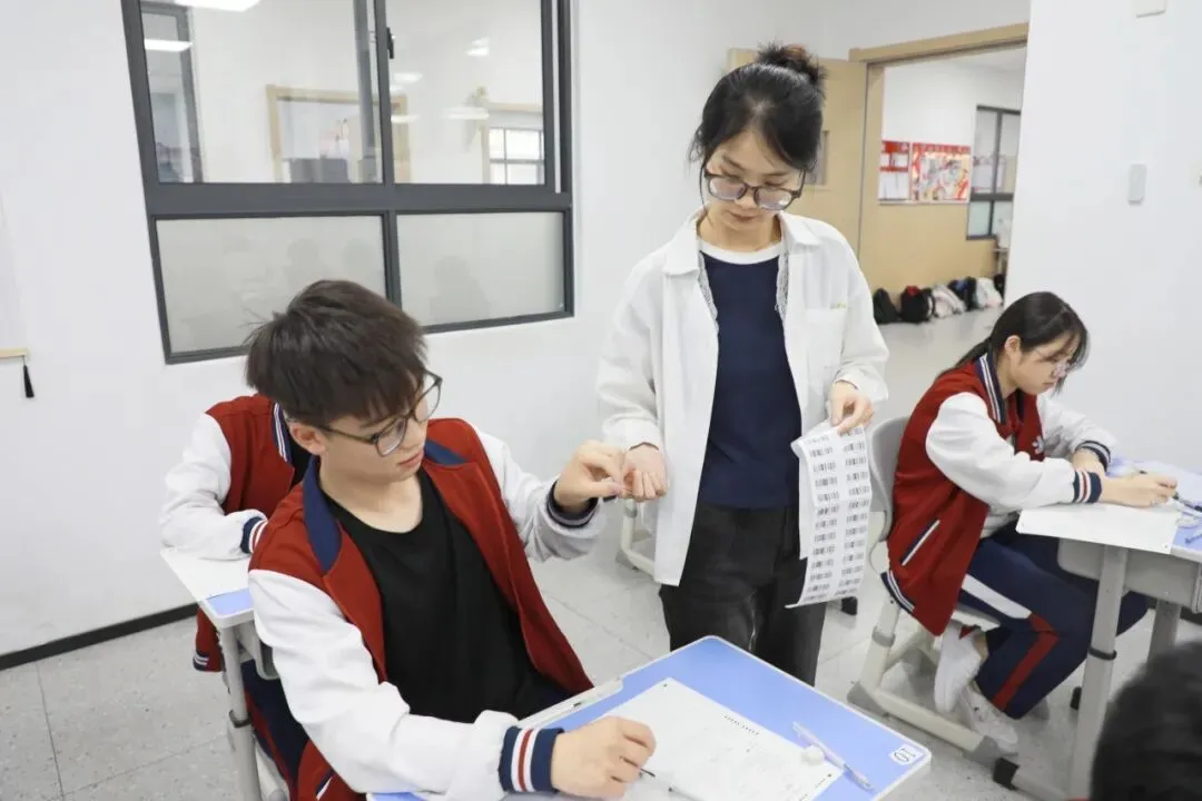 全真模拟考!工业经济高二学子提前“迈”高三!-第11张图片-四季读书网 全真模拟考!工业经济高二学子提前“迈”高三!-第11张图片-四季读书网
