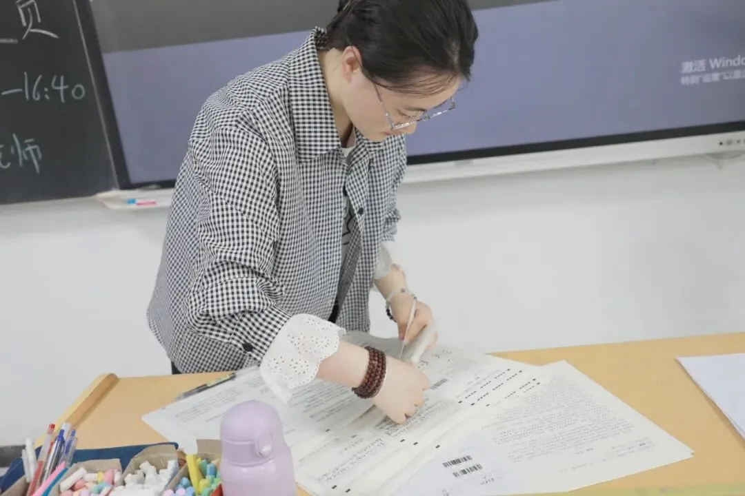 全真模拟考!工业经济高二学子提前“迈”高三!-第13张图片-四季读书网 全真模拟考!工业经济高二学子提前“迈”高三!-第13张图片-四季读书网