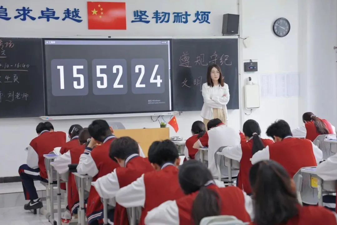 全真模拟考!工业经济高二学子提前“迈”高三!-第16张图片-四季读书网 全真模拟考!工业经济高二学子提前“迈”高三!-第16张图片-四季读书网
