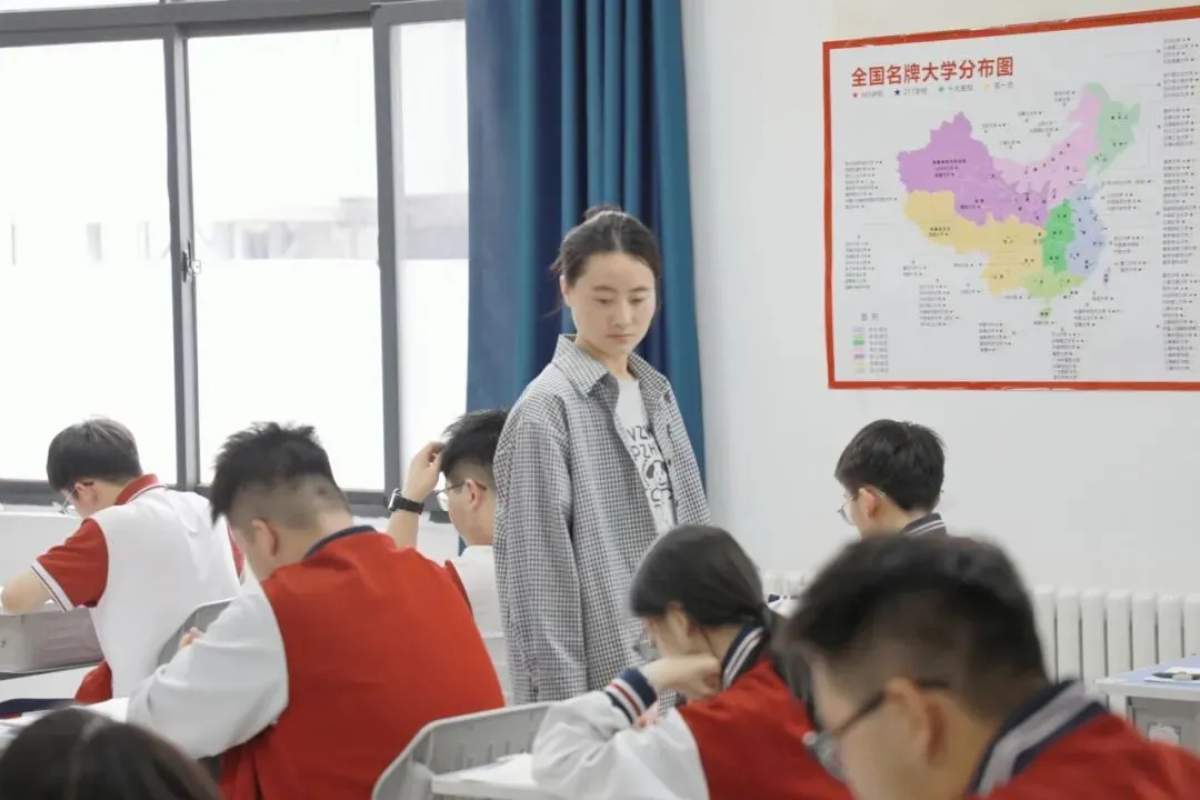 全真模拟考!工业经济高二学子提前“迈”高三!-第17张图片-四季读书网 全真模拟考!工业经济高二学子提前“迈”高三!-第17张图片-四季读书网