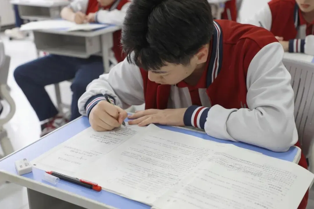 全真模拟考!工业经济高二学子提前“迈”高三!-第25张图片-四季读书网 全真模拟考!工业经济高二学子提前“迈”高三!-第25张图片-四季读书网