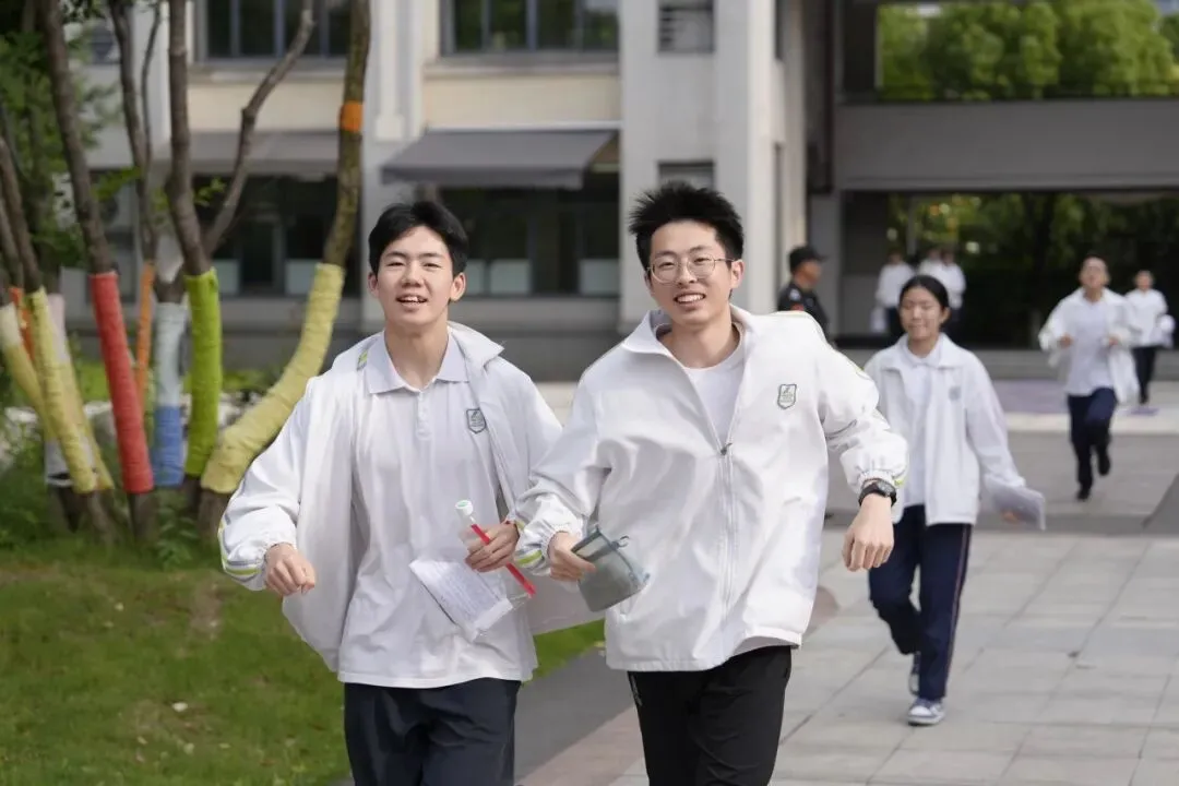 试卷合上青春一章,26日静待金榜花开-第2张图片-四季读书网