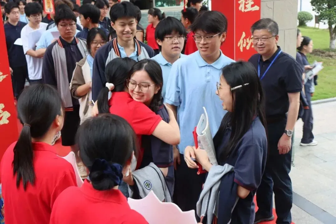 试卷合上青春一章,26日静待金榜花开-第19张图片-四季读书网