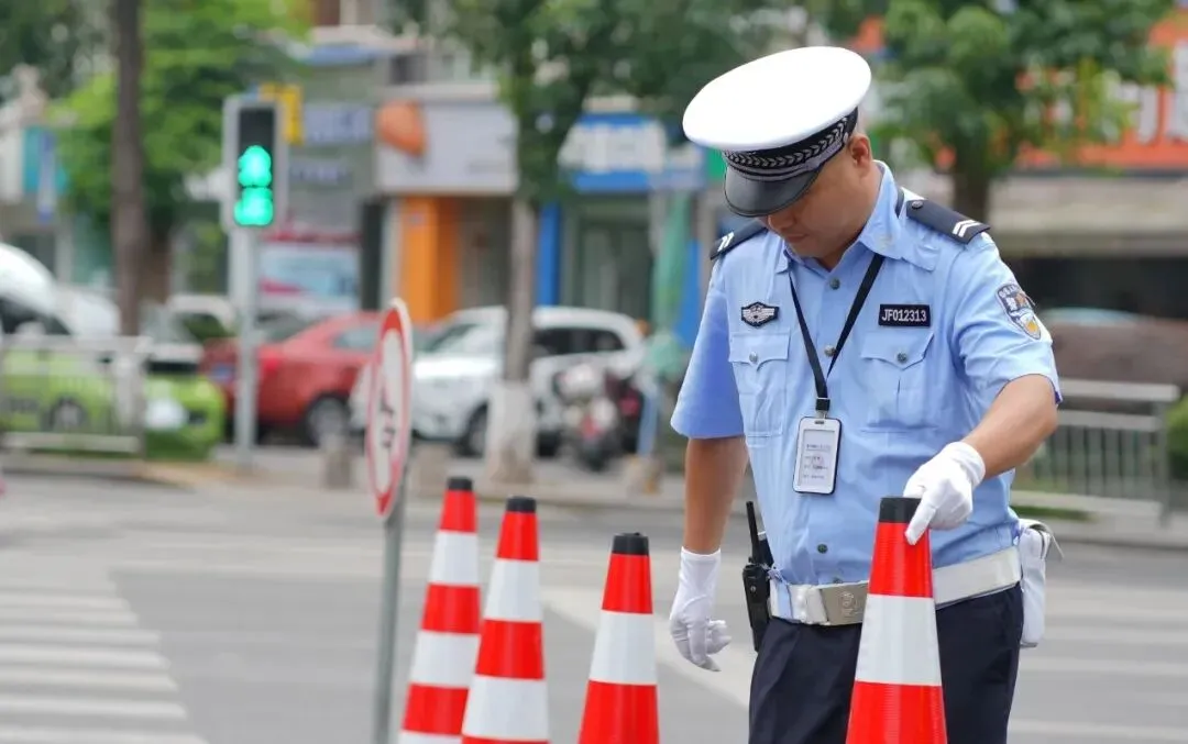 百日攻坚 | 这份中考出行指南请查收,酒城交警全力以“护”.-第10张图片-四季读书网 百日攻坚 | 这份中考出行指南请查收,酒城交警全力以“护”.-第10张图片-四季读书网
