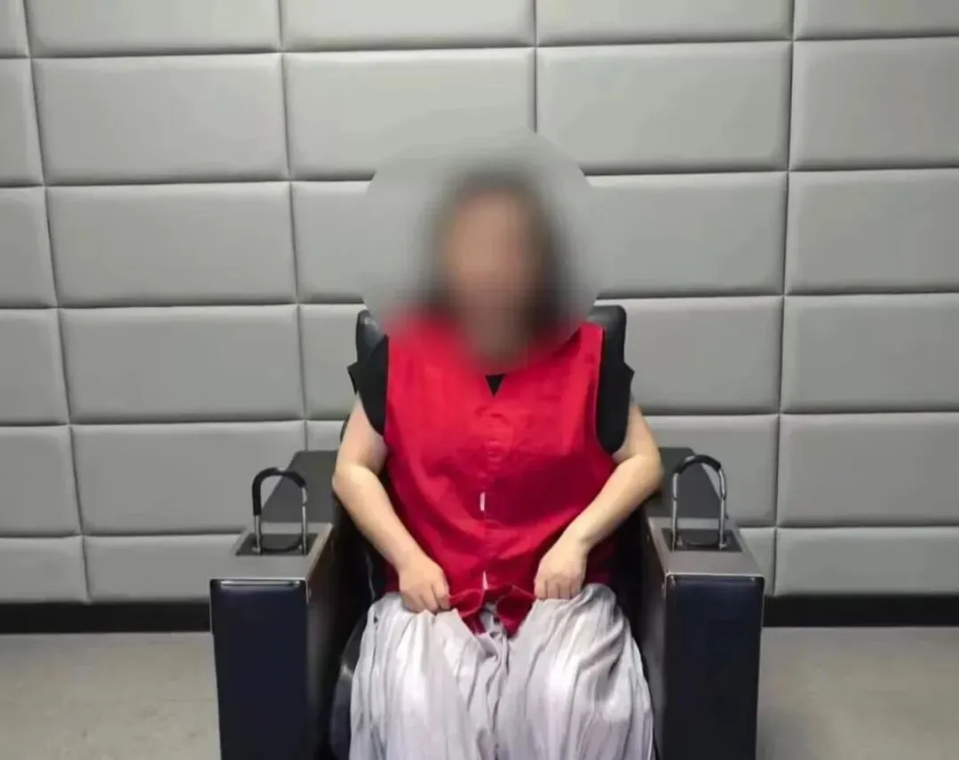 黄某(女,41岁)编造“孤女模考648分,却遭亲舅烧书阻止高考”谣言,已被行拘-第2张图片-四季读书网