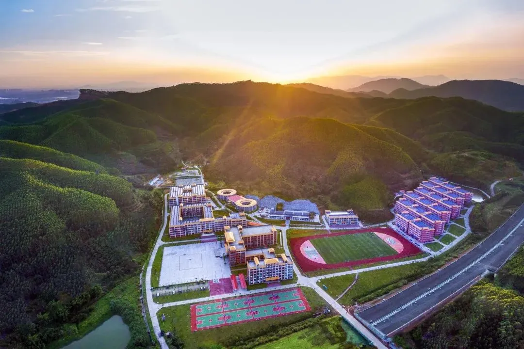 中考志愿指南 | 惠州市华磐职业技术学校 2026招生简章【自主招生】-第3张图片-四季读书网 中考志愿指南 | 惠州市华磐职业技术学校 2026招生简章【自主招生】-第3张图片-四季读书网