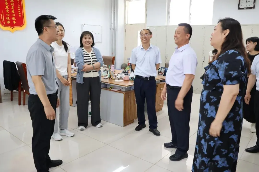 六月奋楫迎中考,集团温情护前行-第13张图片-四季读书网 六月奋楫迎中考,集团温情护前行-第13张图片-四季读书网