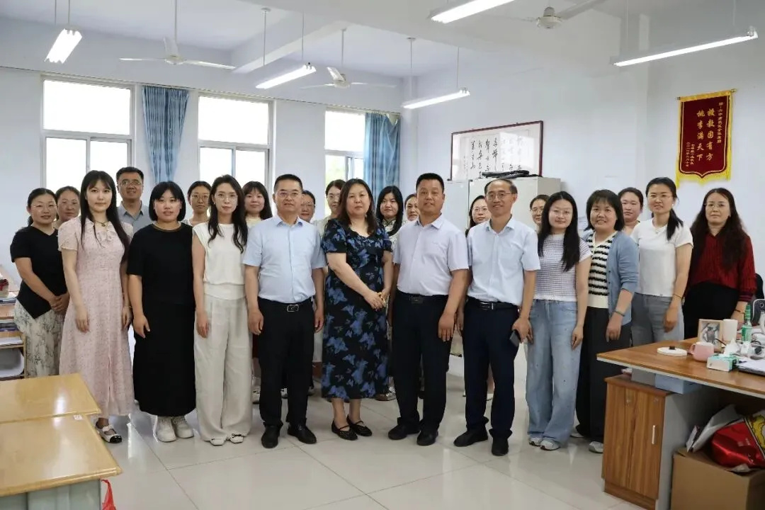 六月奋楫迎中考,集团温情护前行-第14张图片-四季读书网 六月奋楫迎中考,集团温情护前行-第14张图片-四季读书网