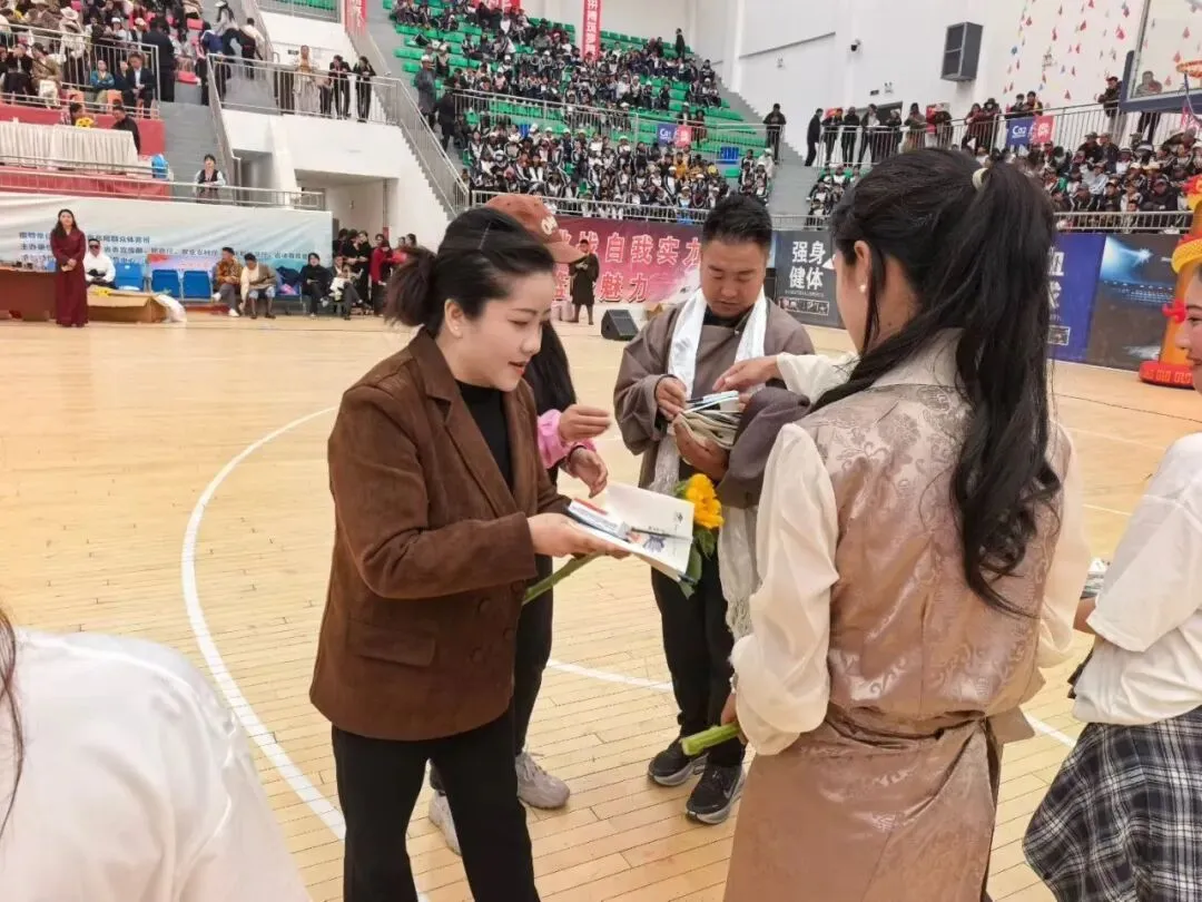 乘风破浪迎中考 巾帼同心助凯旋——理塘县妇联志愿服务活动首站走进县第二中学-第7张图片-四季读书网