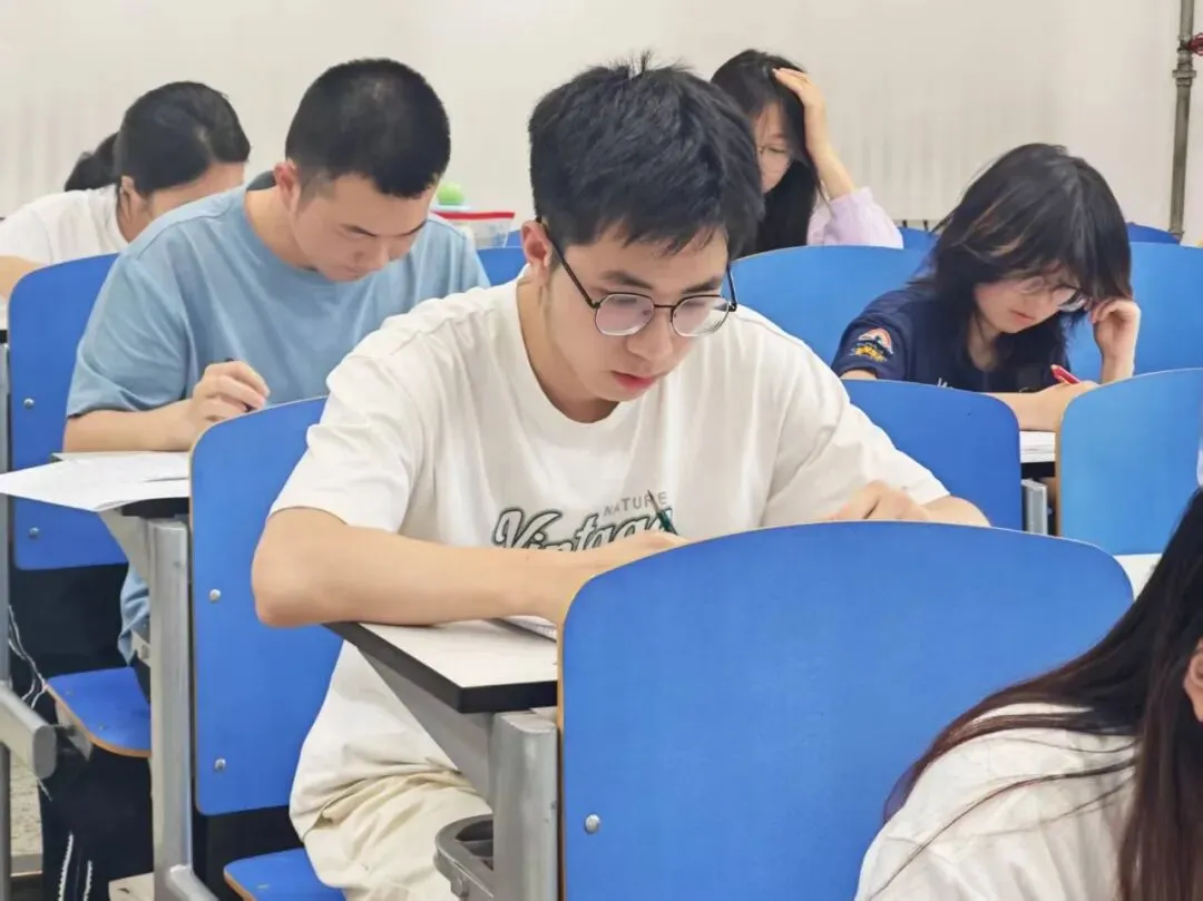 考完大学四、六级模考,心里有底了!校学生会陪你冲刺最后一步-第7张图片-四季读书网 考完大学四、六级模考,心里有底了!校学生会陪你冲刺最后一步-第7张图片-四季读书网
