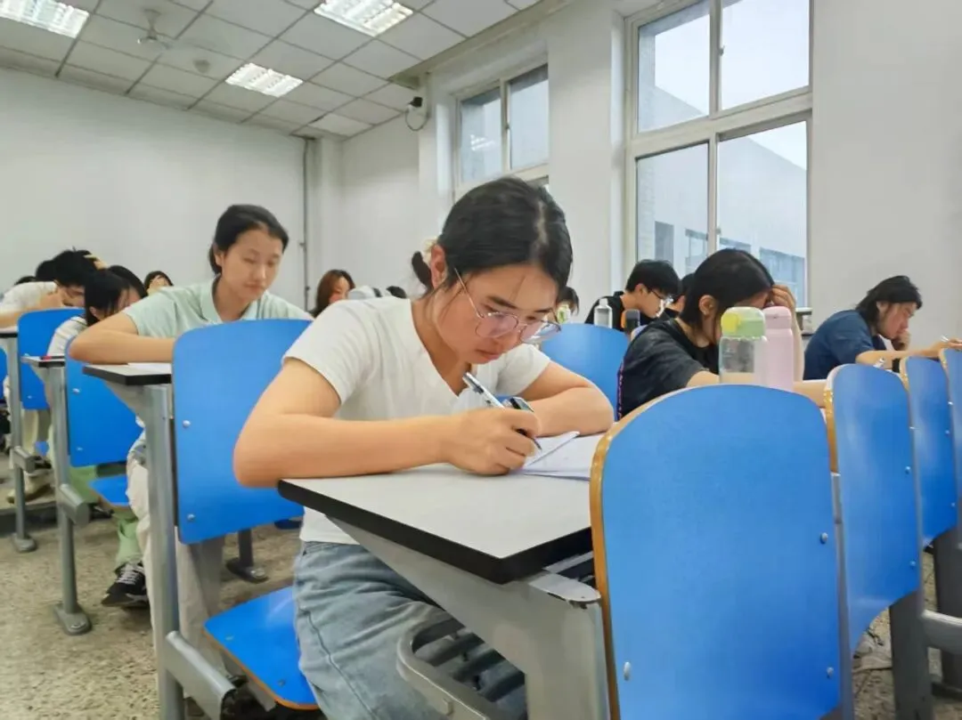 考完大学四、六级模考,心里有底了!校学生会陪你冲刺最后一步-第8张图片-四季读书网 考完大学四、六级模考,心里有底了!校学生会陪你冲刺最后一步-第8张图片-四季读书网