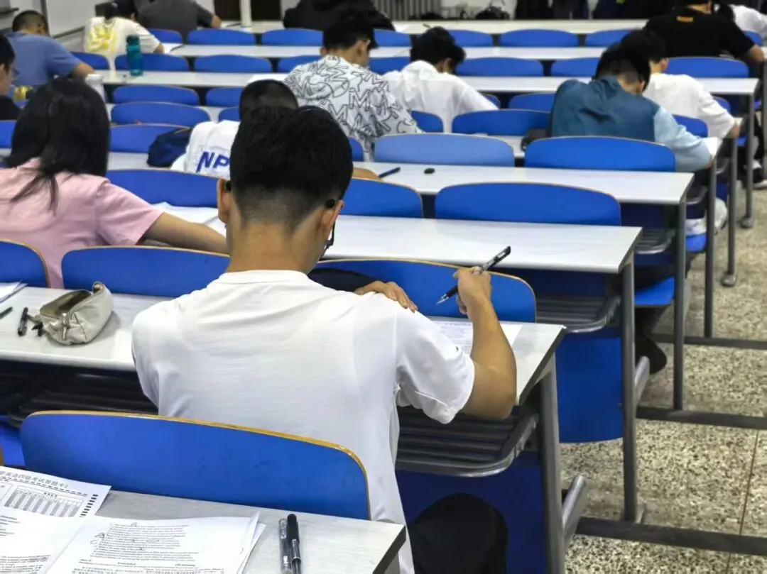 考完大学四、六级模考,心里有底了!校学生会陪你冲刺最后一步-第9张图片-四季读书网 考完大学四、六级模考,心里有底了!校学生会陪你冲刺最后一步-第9张图片-四季读书网
