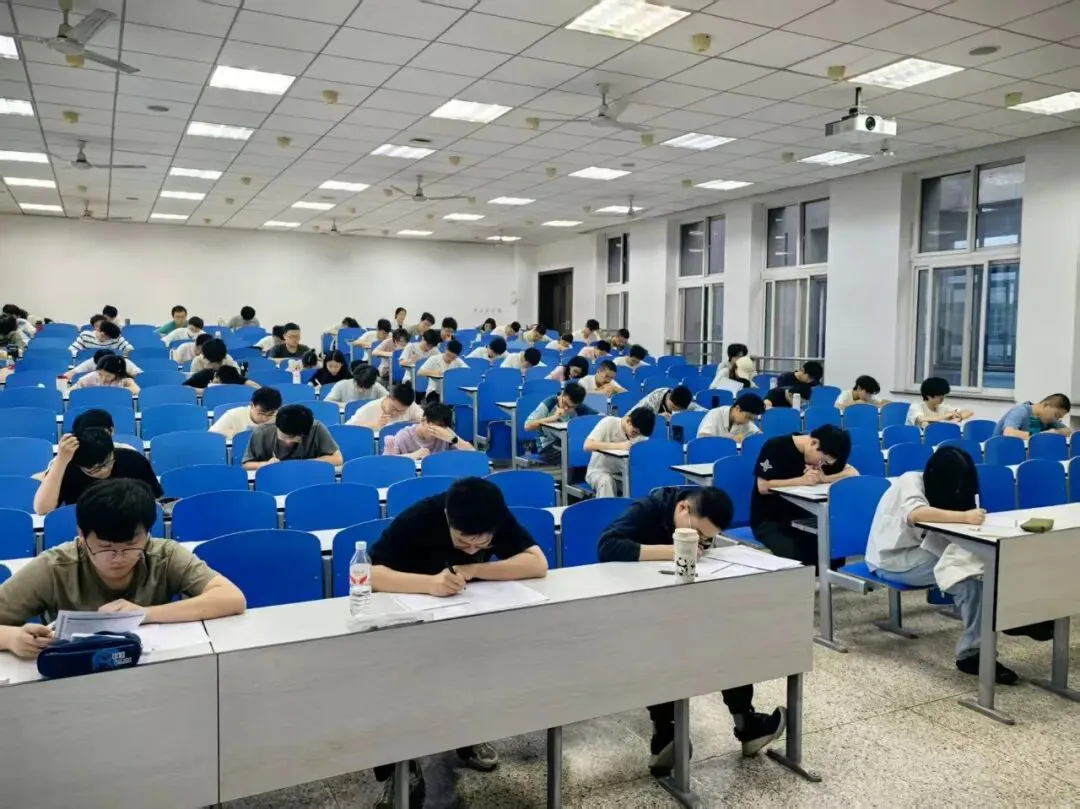 考完大学四、六级模考,心里有底了!校学生会陪你冲刺最后一步-第13张图片-四季读书网 考完大学四、六级模考,心里有底了!校学生会陪你冲刺最后一步-第13张图片-四季读书网
