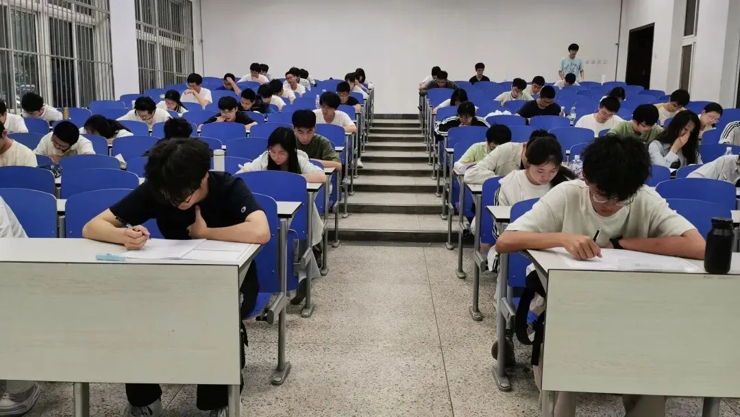 考完大学四、六级模考,心里有底了!校学生会陪你冲刺最后一步-第22张图片-四季读书网 考完大学四、六级模考,心里有底了!校学生会陪你冲刺最后一步-第22张图片-四季读书网