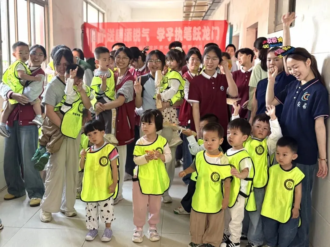 萌娃送福,逐梦中考——台企友希托育中心暖心送考-第1张图片-四季读书网 萌娃送福,逐梦中考——台企友希托育中心暖心送考-第1张图片-四季读书网