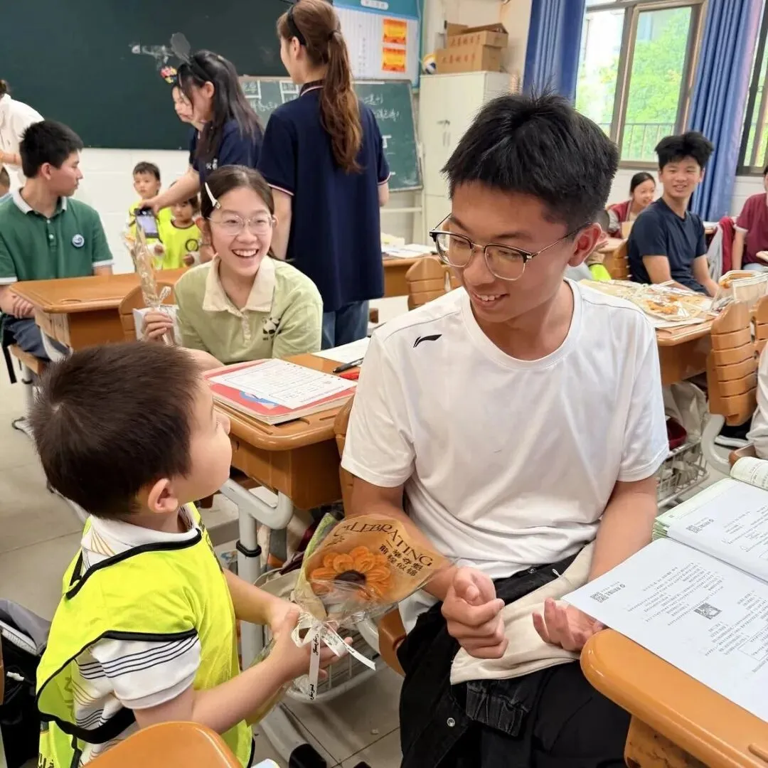 萌娃送福,逐梦中考——台企友希托育中心暖心送考-第2张图片-四季读书网 萌娃送福,逐梦中考——台企友希托育中心暖心送考-第2张图片-四季读书网