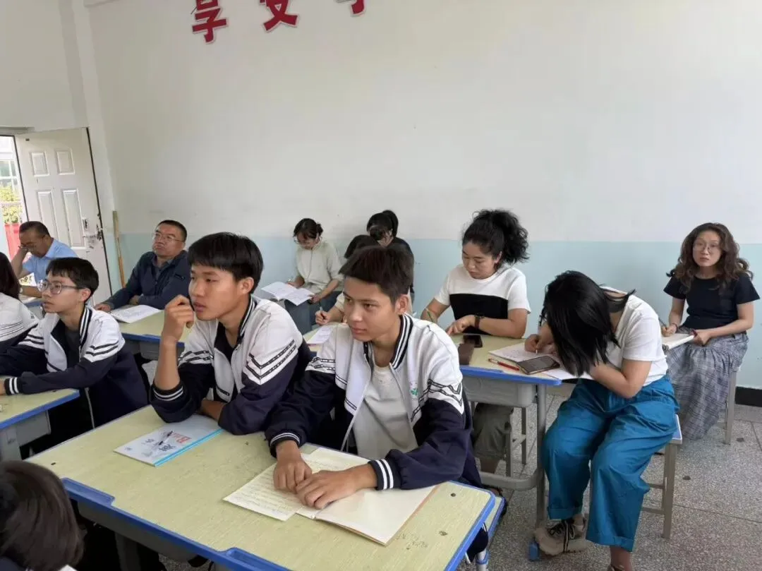 教学视导促提升,精准把脉助中考——吴忠市教学研究室赴吴忠市第二中学视导纪实-第30张图片-四季读书网