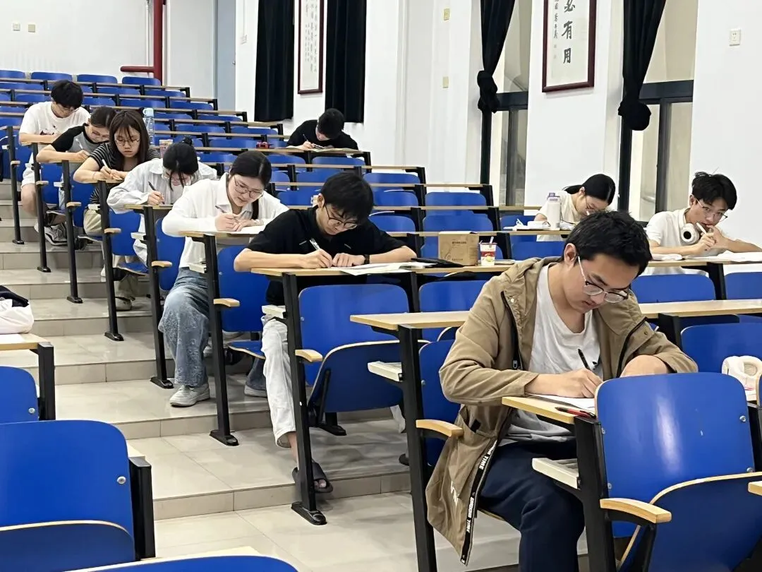 四六级模拟考试顺利开考 学生会全力护航筑牢保障-第7张图片-四季读书网 四六级模拟考试顺利开考 学生会全力护航筑牢保障-第7张图片-四季读书网
