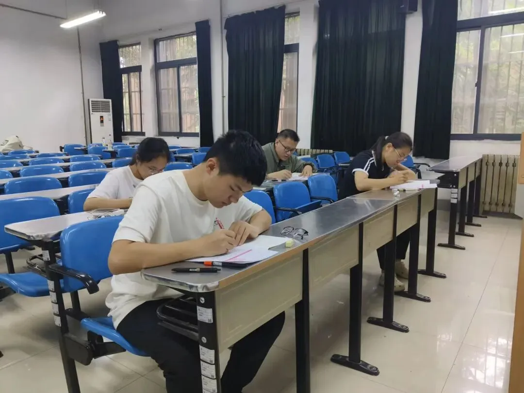 四六级模拟考试顺利开考 学生会全力护航筑牢保障-第8张图片-四季读书网 四六级模拟考试顺利开考 学生会全力护航筑牢保障-第8张图片-四季读书网