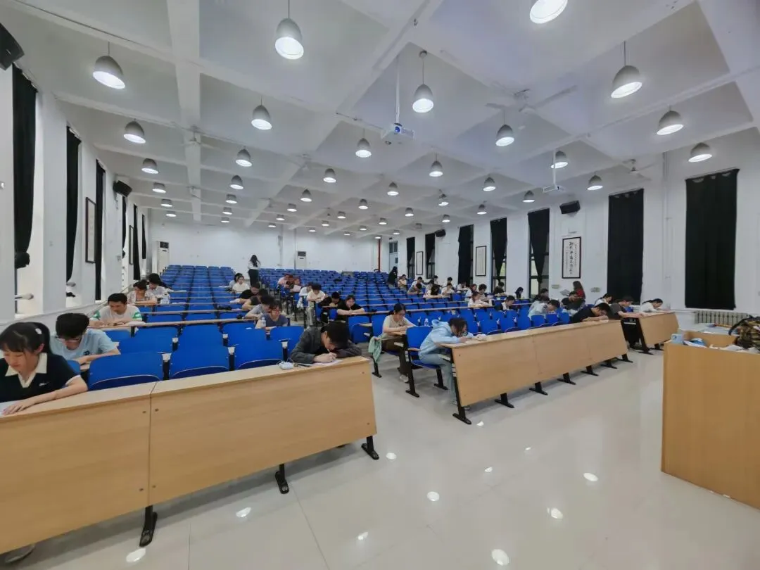 四六级模拟考试顺利开考 学生会全力护航筑牢保障-第9张图片-四季读书网 四六级模拟考试顺利开考 学生会全力护航筑牢保障-第9张图片-四季读书网
