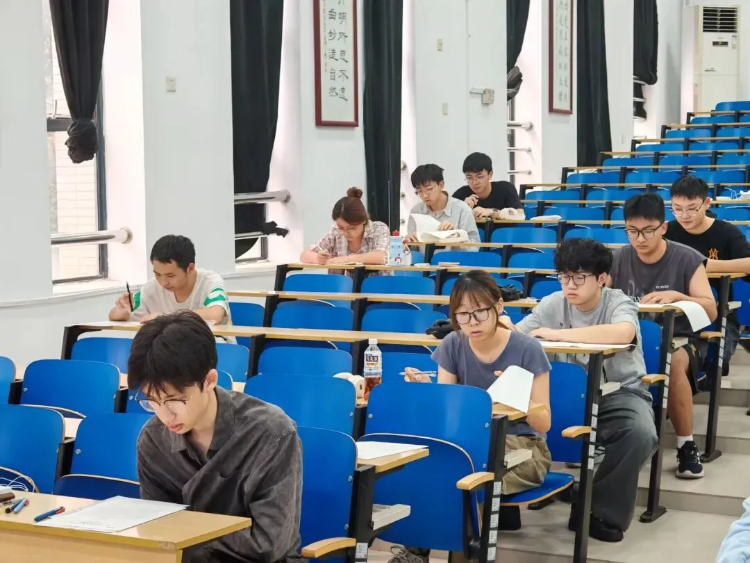 四六级模拟考试顺利开考 学生会全力护航筑牢保障-第10张图片-四季读书网 四六级模拟考试顺利开考 学生会全力护航筑牢保障-第10张图片-四季读书网