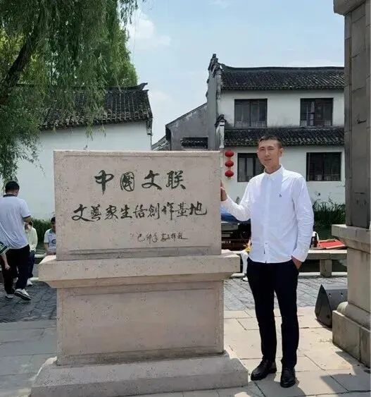 第5183期 中考高考前沿 2026年全国一卷下水作文:致敬影子-第6张图片-四季读书网