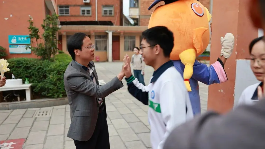 实验少年·圆梦中考 | 昆明市实验中学2026年中考送祝福主题活动-第23张图片-四季读书网