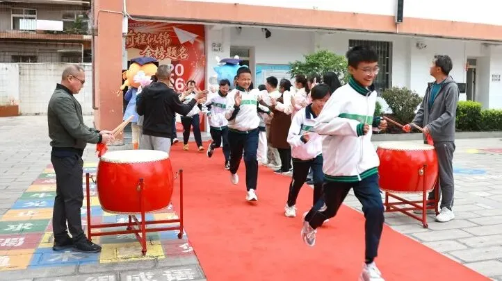 实验少年·圆梦中考 | 昆明市实验中学2026年中考送祝福主题活动-第25张图片-四季读书网