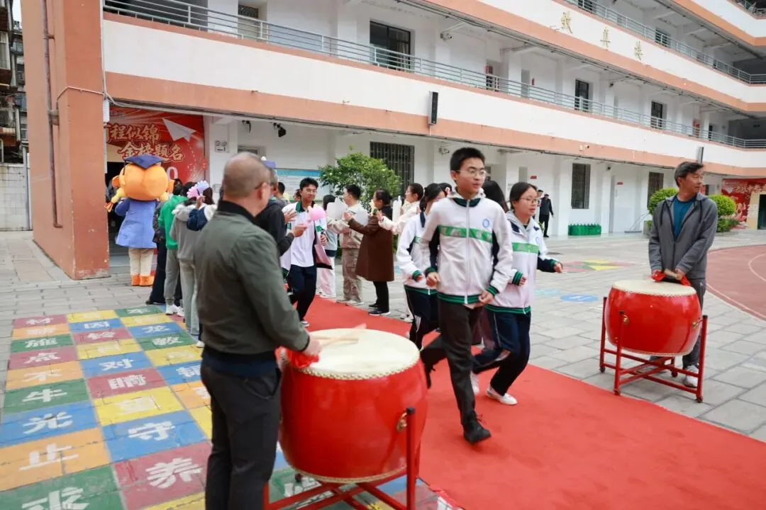 实验少年·圆梦中考 | 昆明市实验中学2026年中考送祝福主题活动-第32张图片-四季读书网