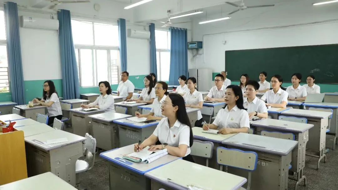 【高中部】真题赋能课堂,华泰高中青年教师比拼讲题硬实力-第12张图片-四季读书网