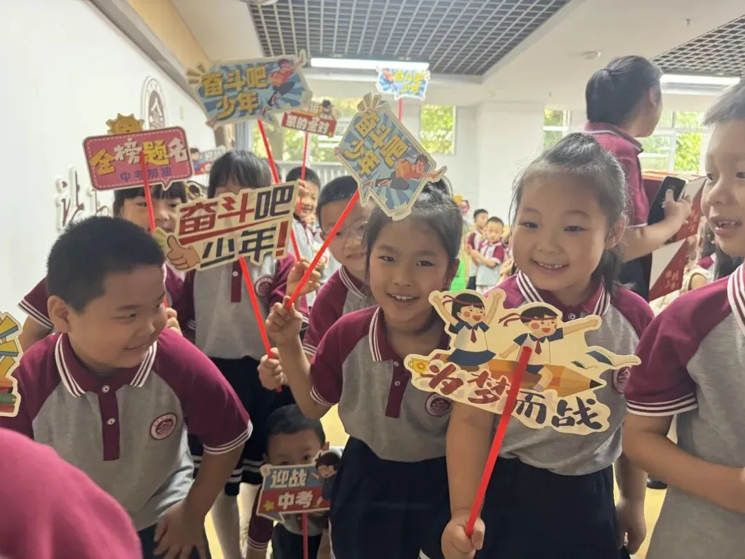 溱州幼儿园萌娃暖心助力中考-第21张图片-四季读书网 溱州幼儿园萌娃暖心助力中考-第21张图片-四季读书网