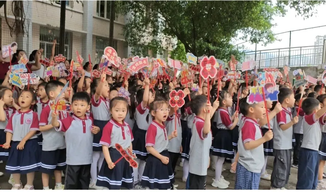 溱州幼儿园萌娃暖心助力中考-第22张图片-四季读书网 溱州幼儿园萌娃暖心助力中考-第22张图片-四季读书网