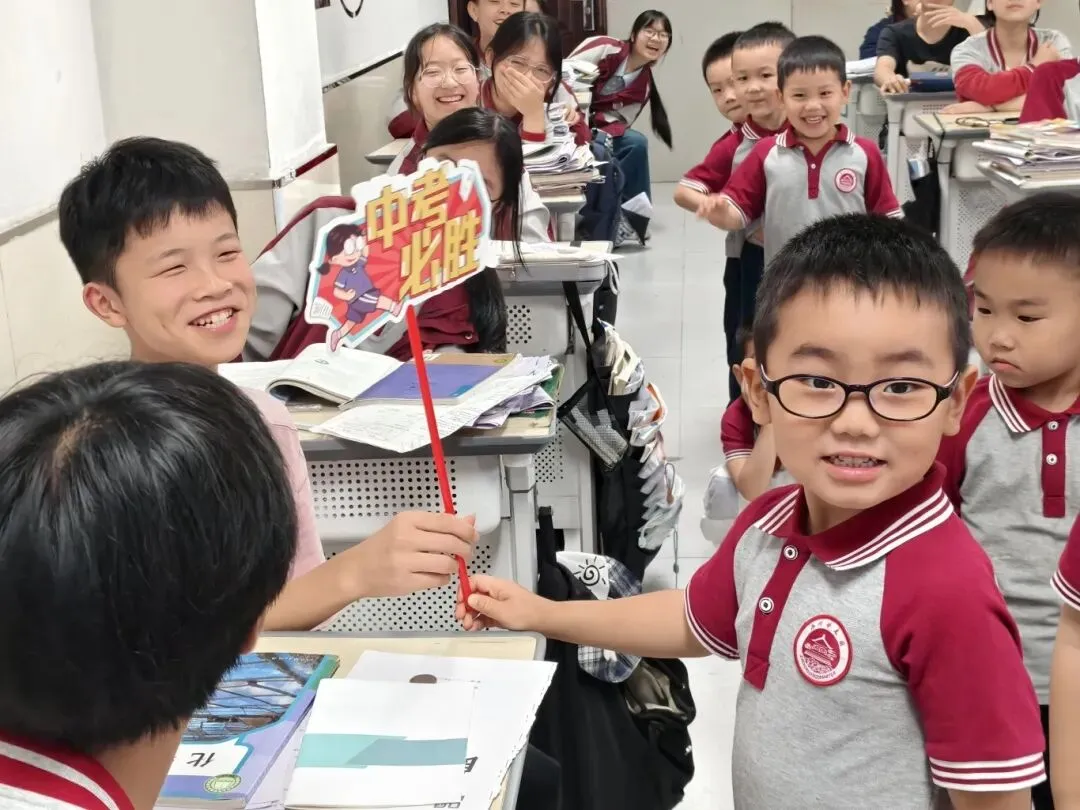 溱州幼儿园萌娃暖心助力中考-第46张图片-四季读书网 溱州幼儿园萌娃暖心助力中考-第46张图片-四季读书网