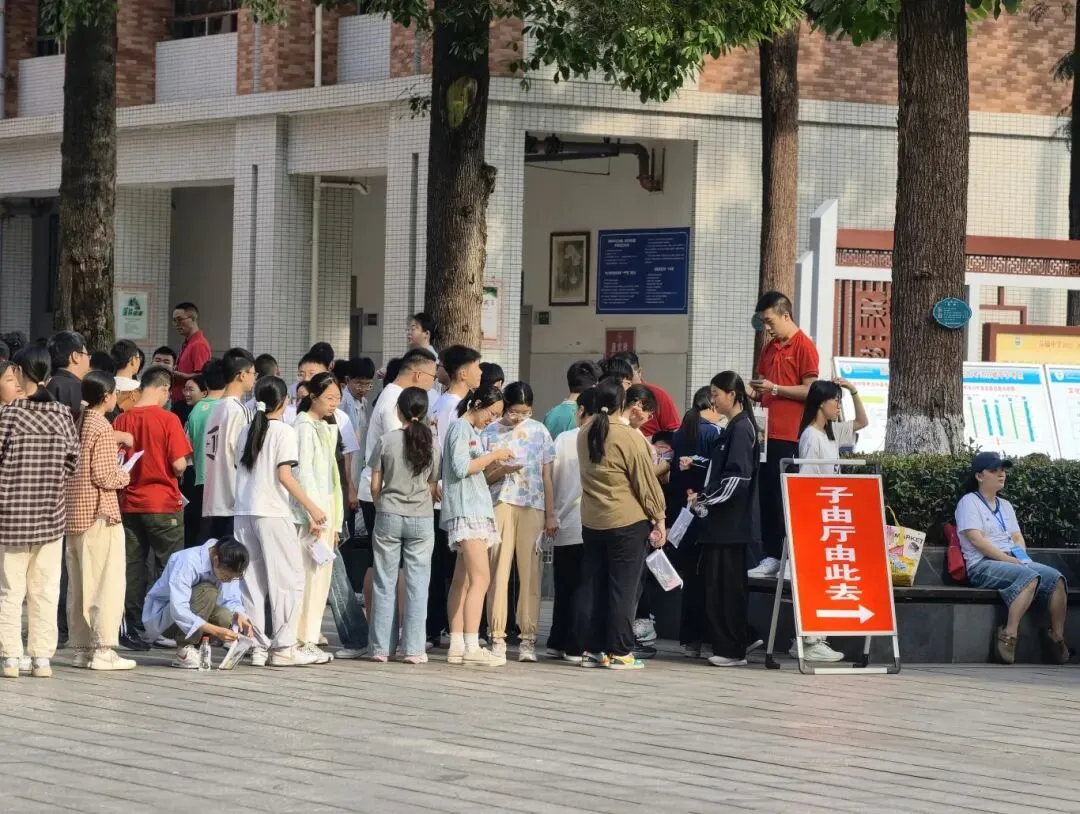 8649名东坡考生 中考加油-第6张图片-四季读书网