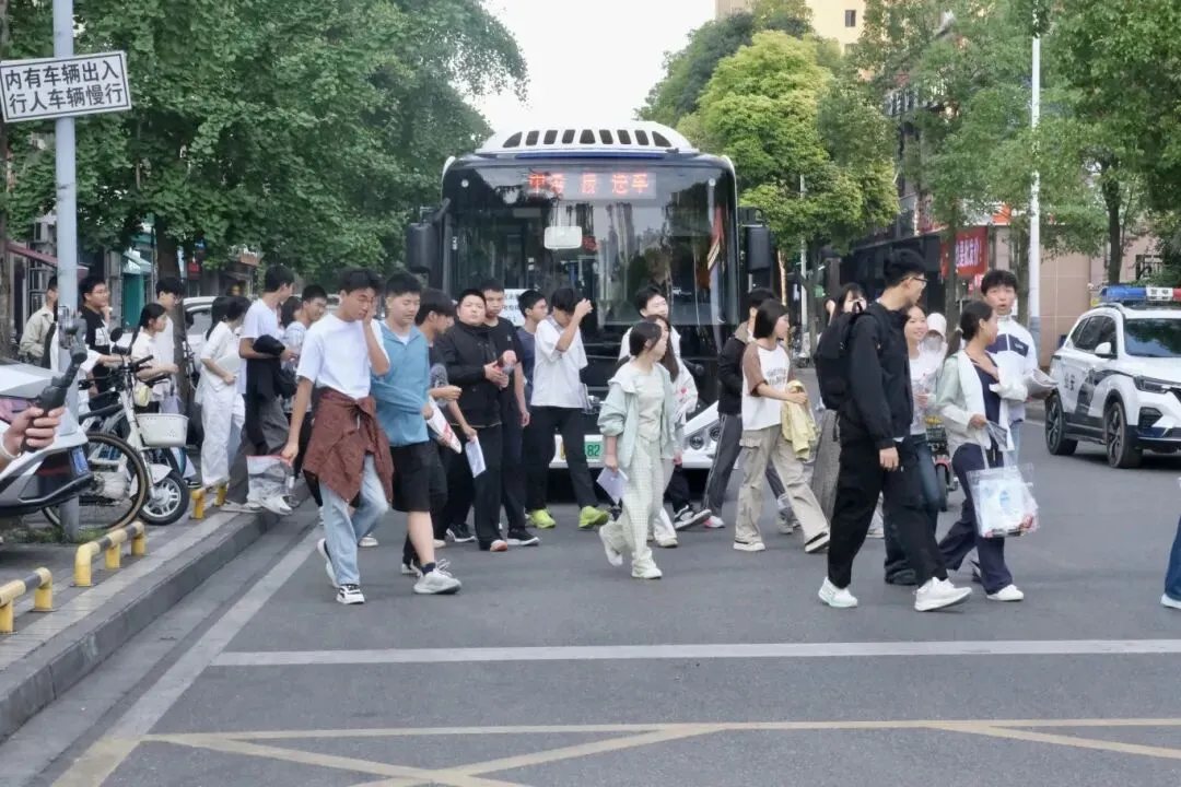 8649名东坡考生 中考加油-第8张图片-四季读书网