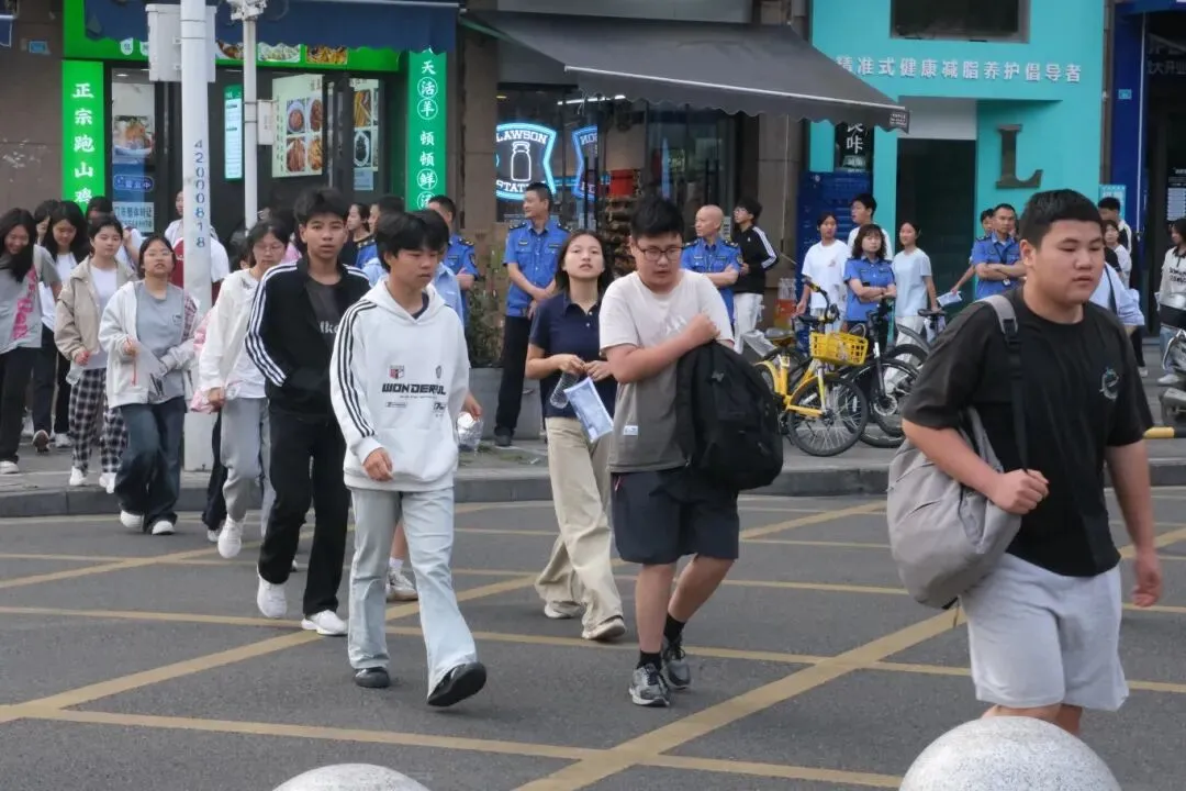 8649名东坡考生 中考加油-第9张图片-四季读书网