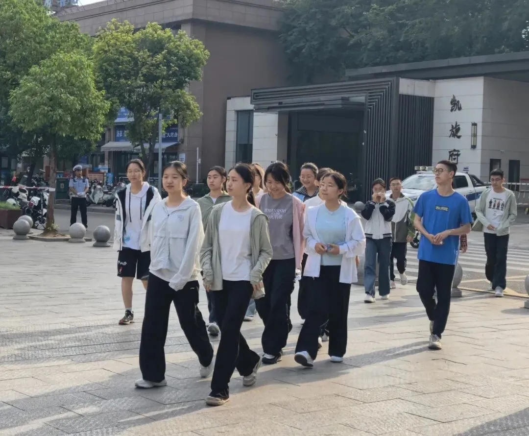 8649名东坡考生 中考加油-第10张图片-四季读书网