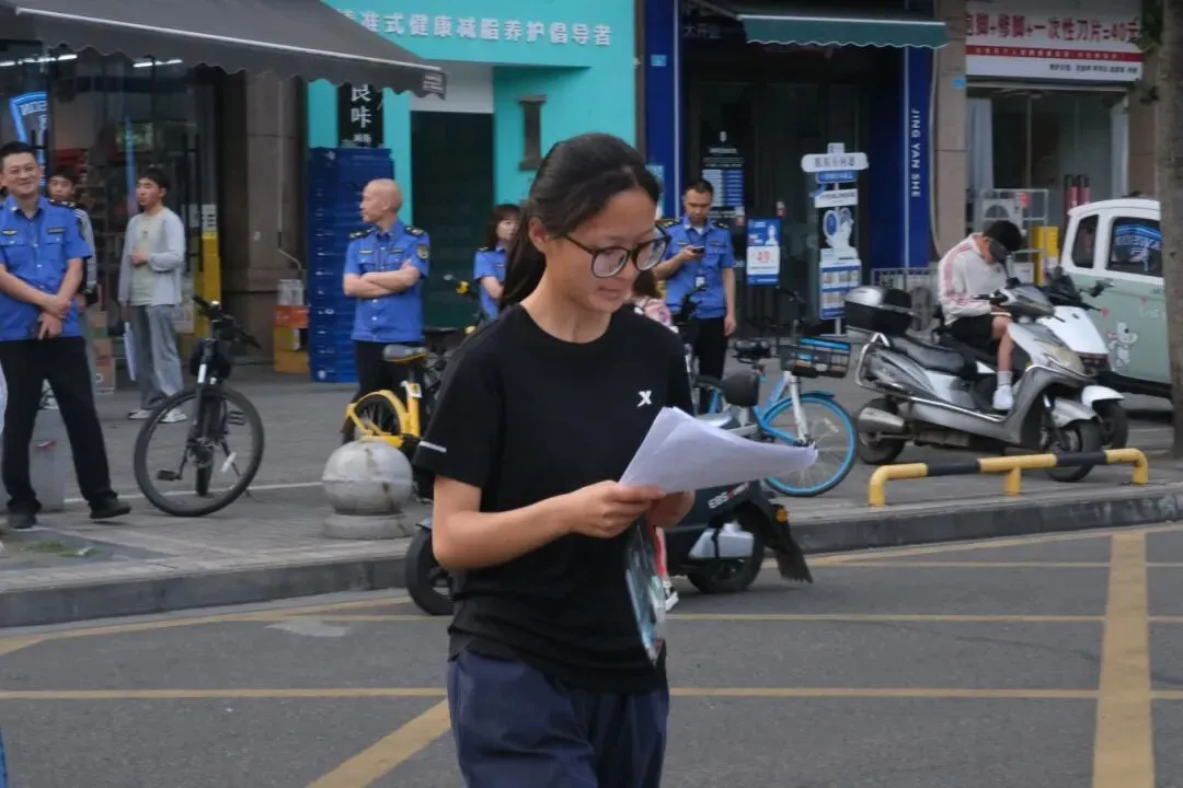 8649名东坡考生 中考加油-第11张图片-四季读书网