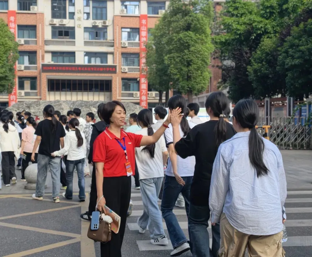 8649名东坡考生 中考加油-第12张图片-四季读书网