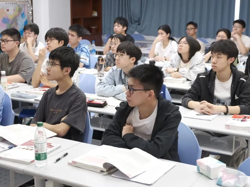 中考英语冲刺营-第18张图片-四季读书网 中考英语冲刺营-第18张图片-四季读书网