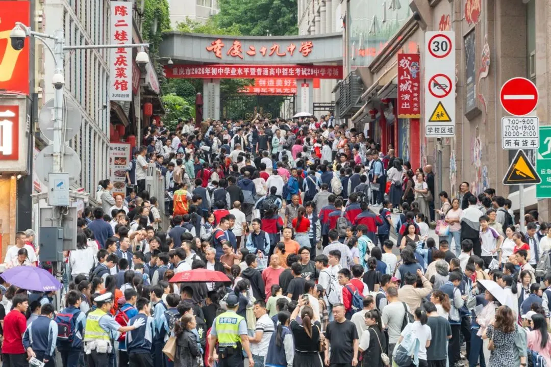 少年,加油!��直击重庆中考首日这些瞬间温暖人心-第1张图片-四季读书网 少年,加油!��直击重庆中考首日这些瞬间温暖人心-第1张图片-四季读书网
