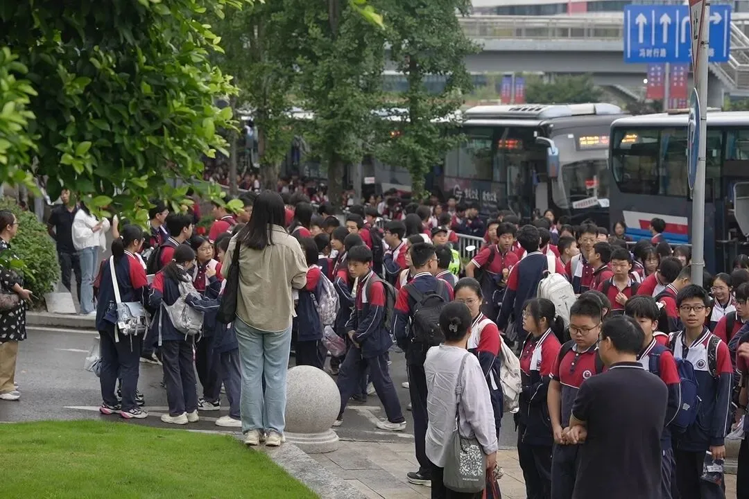 我区5725名考生参加中考-第1张图片-四季读书网