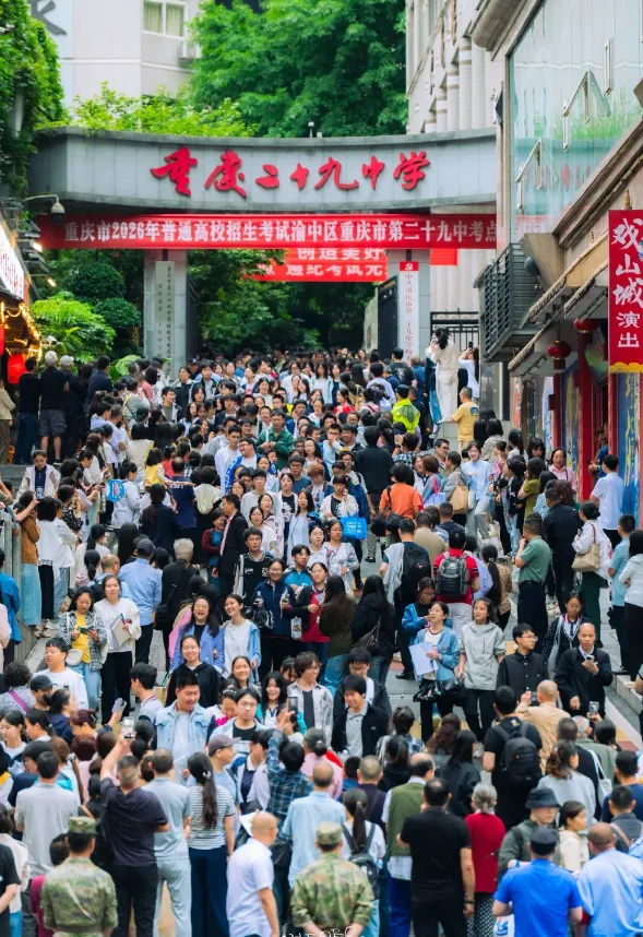 西安一男生高考估分把全家整沉默了.模考常年稳在620分往上,结果今年考完一对答案,裸分加起来550,这分数放在陕西,想上长安大学确实悬-第1张图片-四季读书网 西安一男生高考估分把全家整沉默了.模考常年稳在620分往上,结果今年考完一对答案,裸分加起来550,这分数放在陕西,想上长安大学确实悬-第1张图片-四季读书网