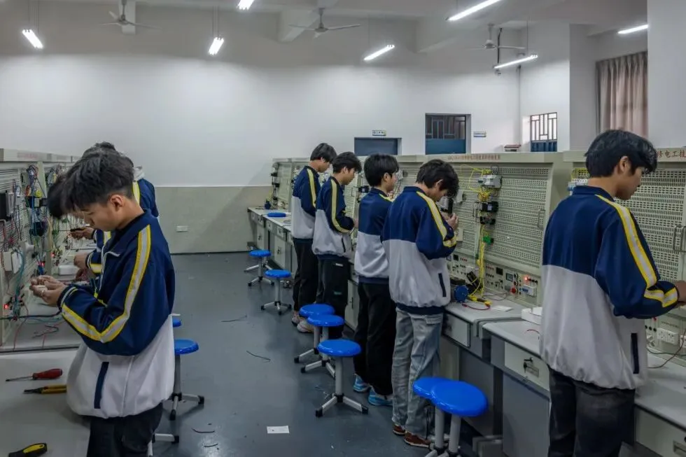 我们来了|2026年中考志愿填报指南-第24张图片-四季读书网 我们来了|2026年中考志愿填报指南-第24张图片-四季读书网