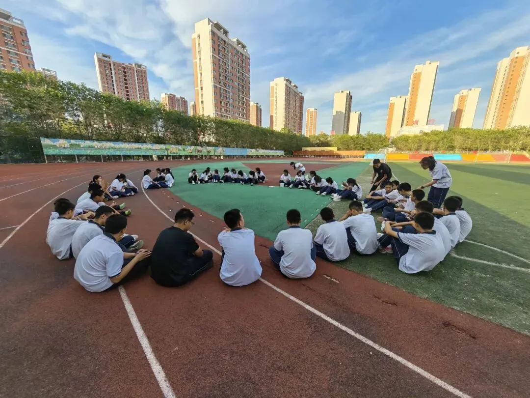 舒缓压力轻前行 凝心逐梦战中考——石河子第十一中学开展九年级前减压团辅-第14张图片-四季读书网 舒缓压力轻前行 凝心逐梦战中考——石河子第十一中学开展九年级前减压团辅-第14张图片-四季读书网